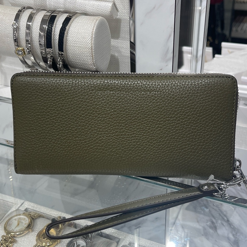 MICHAEL KORS Lg Pebbled Leather Continental Wallet Wristlet Phone Holder 
Olive - Picture 12 of 16